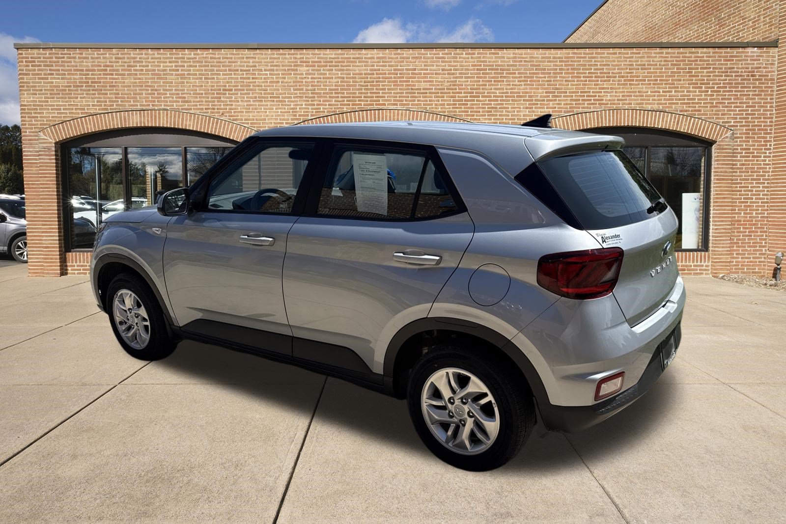 Used 2021 Hyundai Venue SE FWD image 6