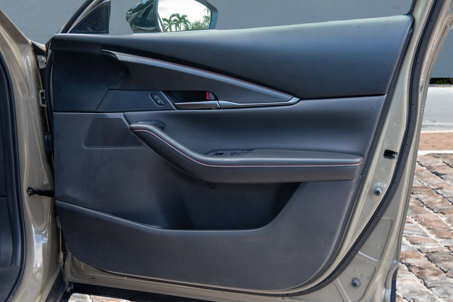 New 2024 MAZDA CX-30 Carbon image 16