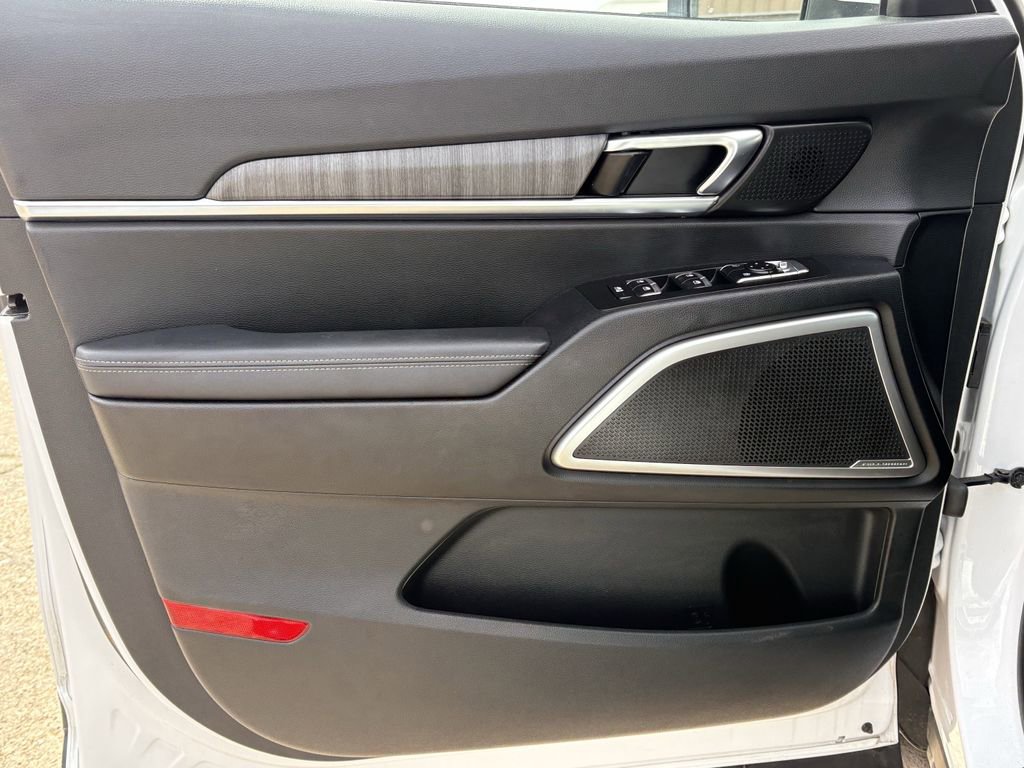 Used 2023 Kia Telluride EX image 10