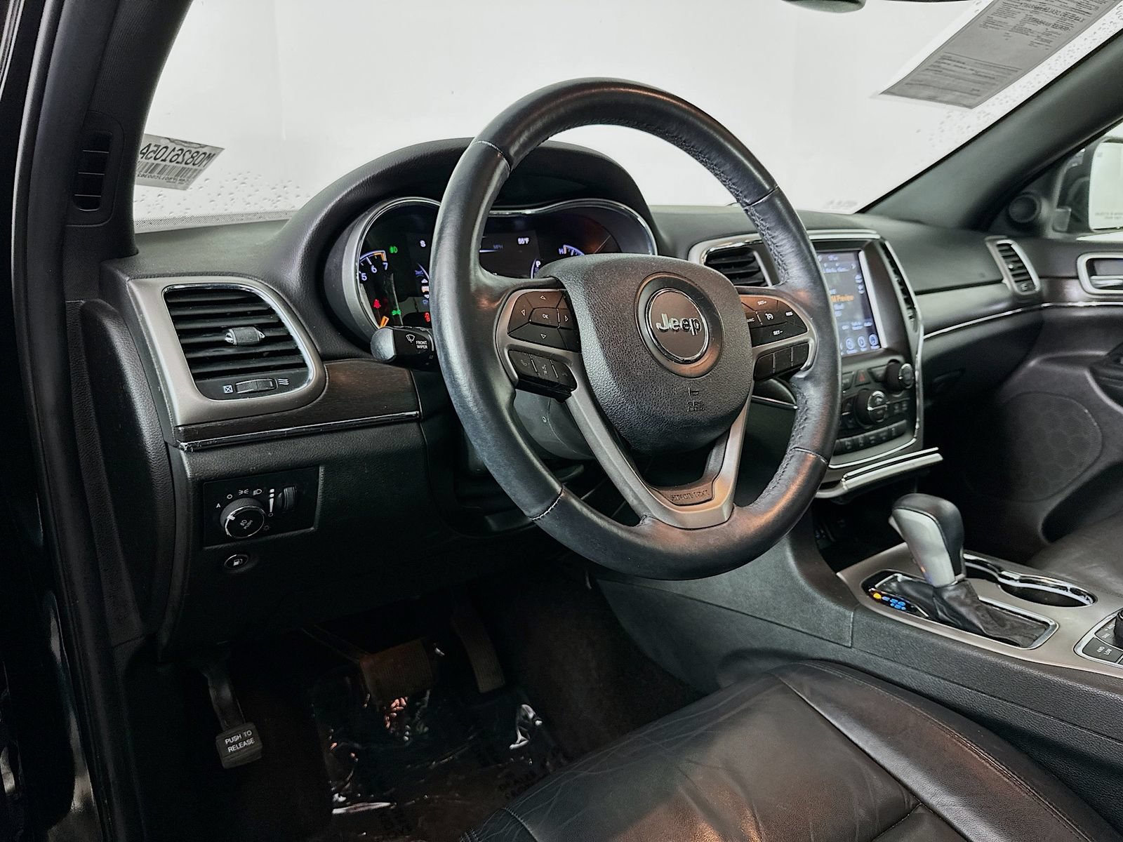 Used 2018 Jeep Grand Cherokee Limited AWD/4WD image 9