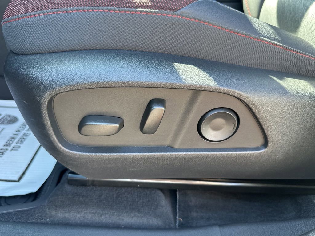 Used 2025 Chevrolet Equinox RS w/ Safety and Technology Package image 17