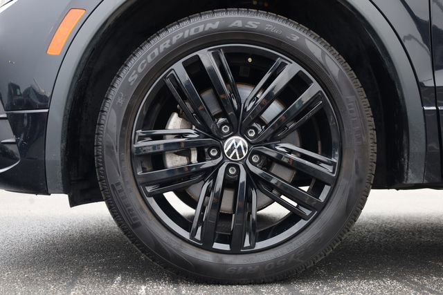 Used 2022 Volkswagen Tiguan SE R-Line FWD image 9