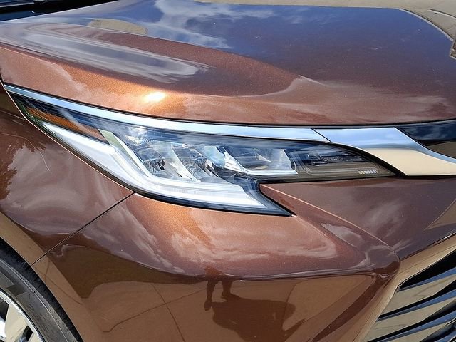 Used 2021 Toyota Sienna Limited image 12