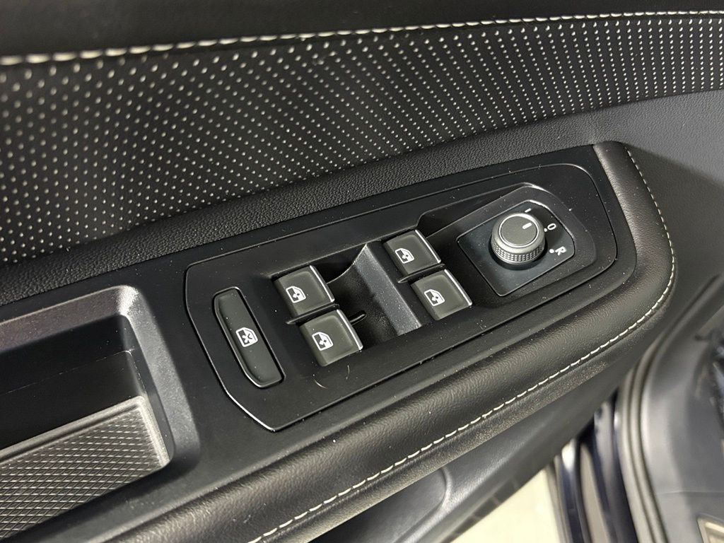 Used 2025 Volkswagen Atlas SE FWD image 16