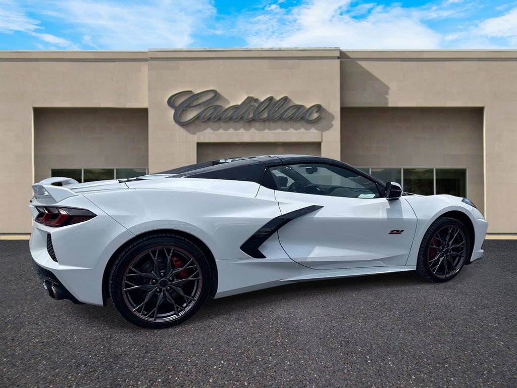 Used 2023 Chevrolet Corvette Stingray Premium Conv w/ Z51 Performance Package RWD image 3
