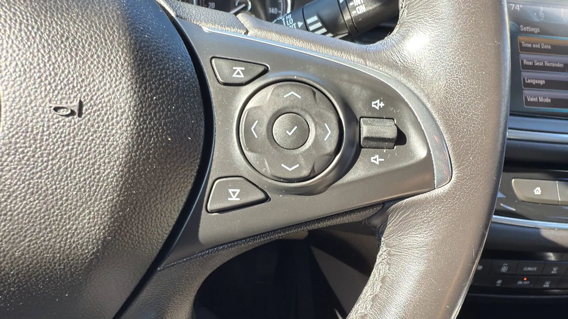 Used 2019 Buick Enclave Essence image 11