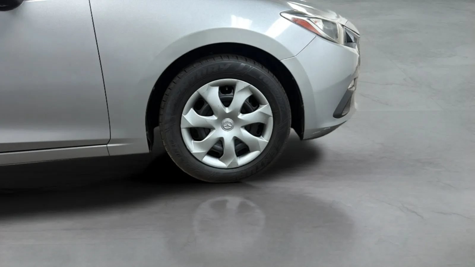 Used 2015 MAZDA MAZDA3 i SV FWD image 24