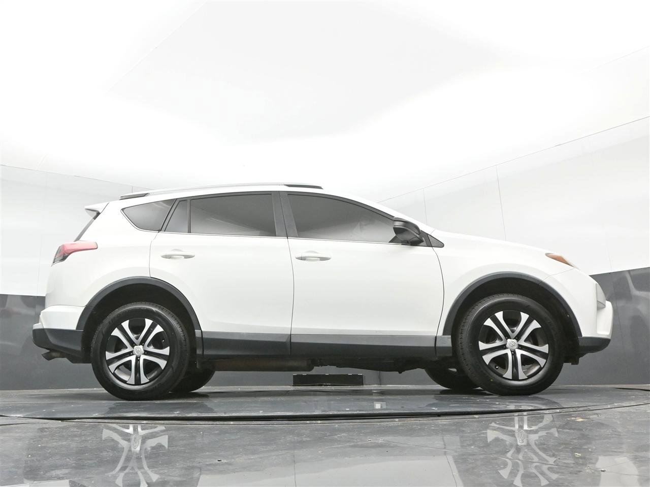 Used 2016 Toyota RAV4 LE AWD/4WD image 20