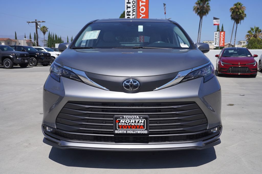 Certified 2026 Toyota Sienna XLE FWD image 3