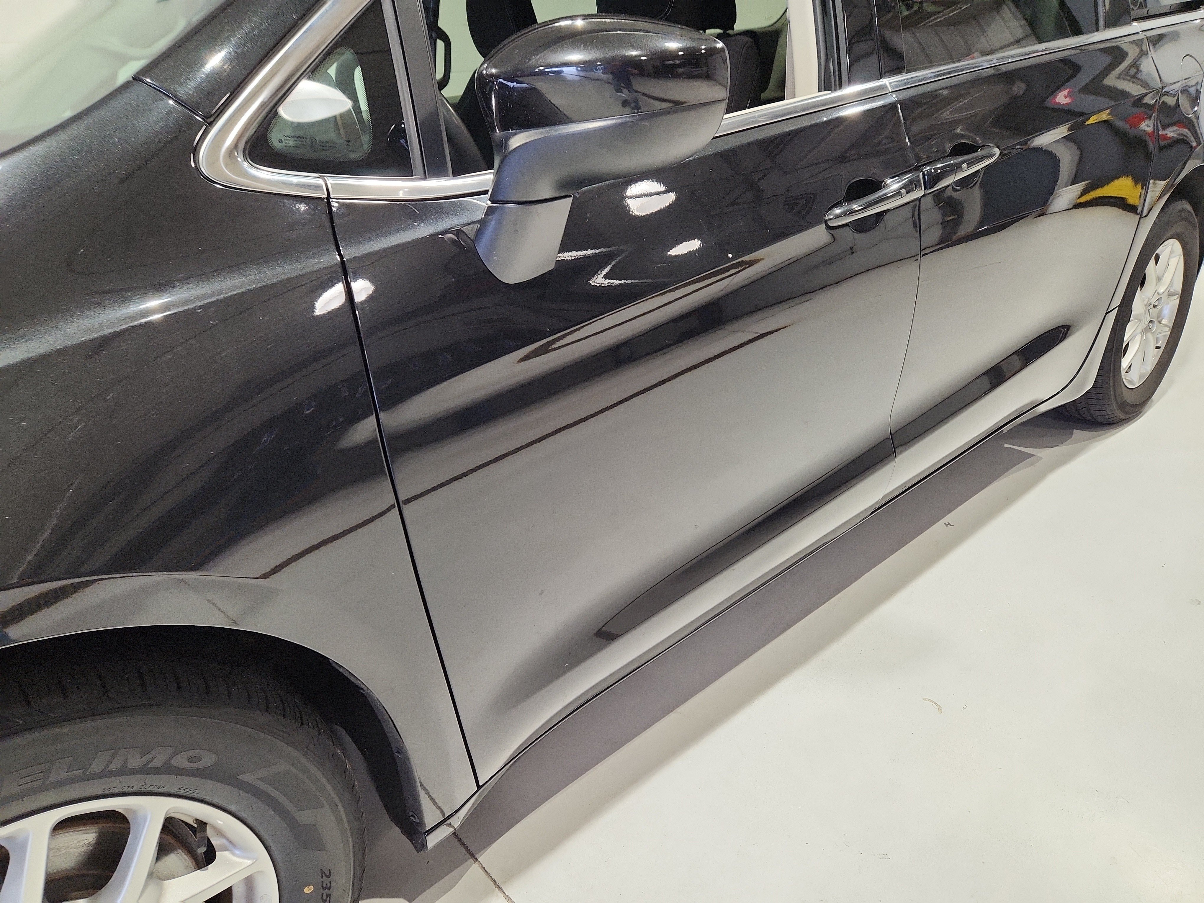 Used 2023 Chrysler Voyager LX FWD image 24