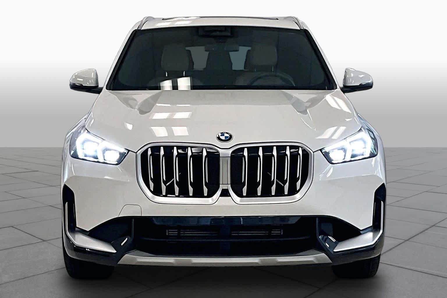 Used 2025 BMW X1 xDrive28i AWD/4WD image 3