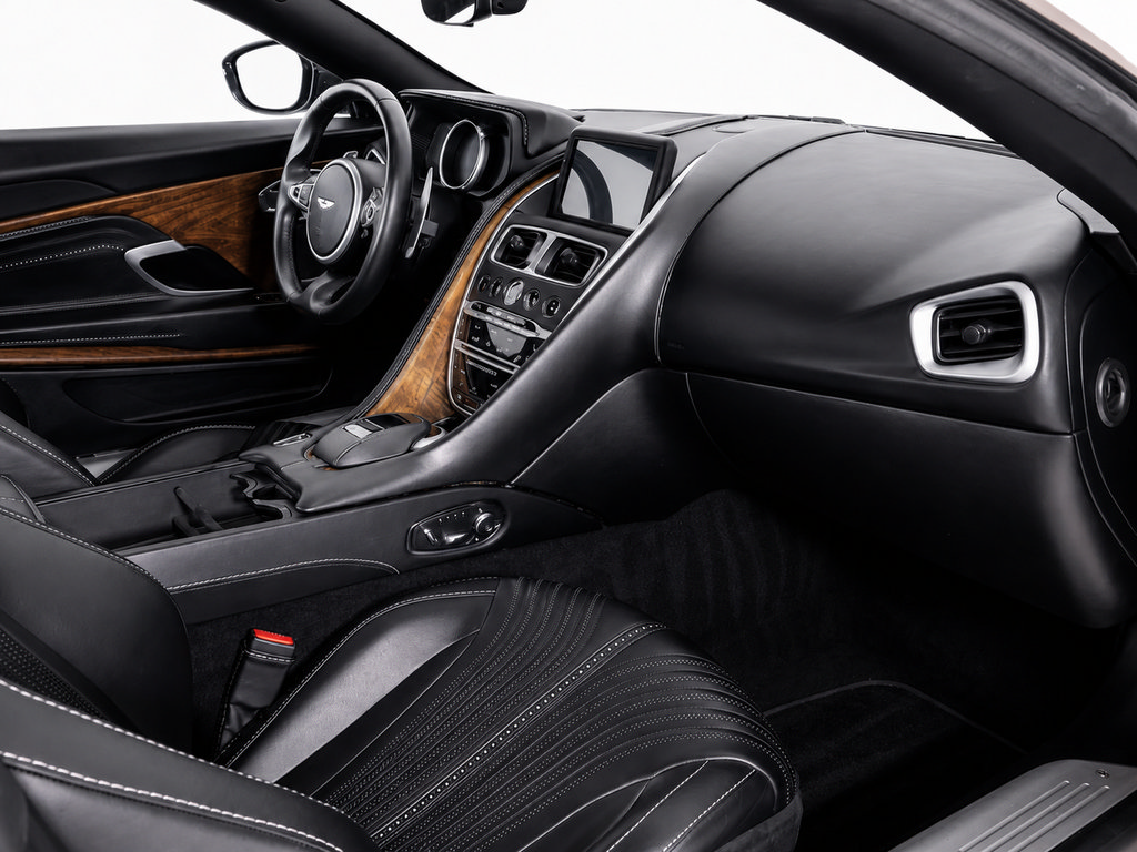 Used 2018 Aston Martin DB11 Coupe RWD image 7