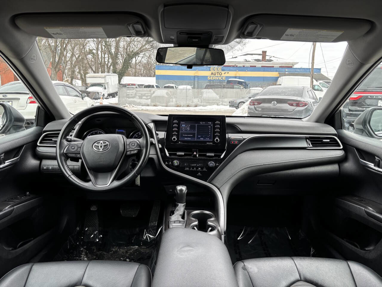 Used 2022 Toyota Camry SE FWD image 21