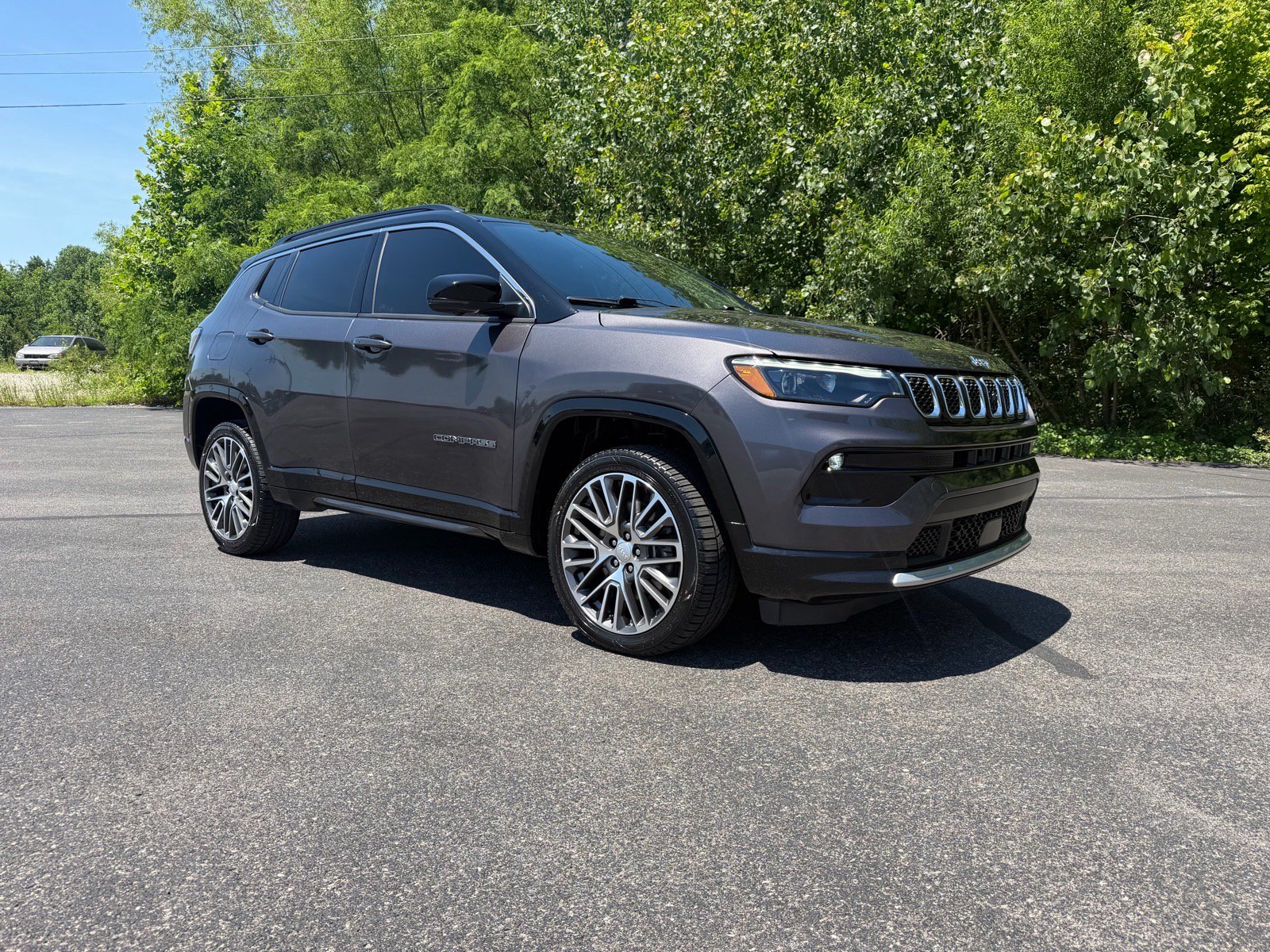Used 2023 Jeep Compass Limited w/ Elite Group AWD/4WD image 2