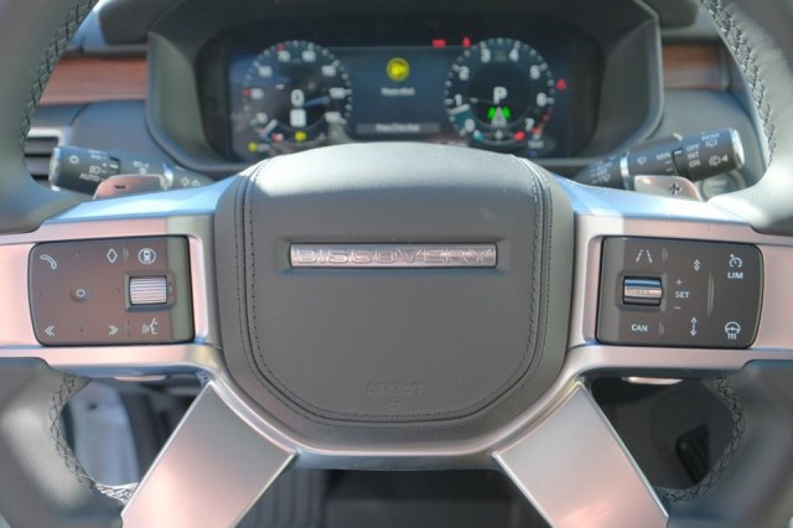 New 2025 Land Rover Discovery Dynamic SE image 27