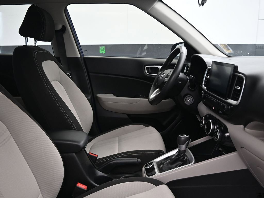 Used 2022 Hyundai Venue SEL w/ Cargo Package image 10