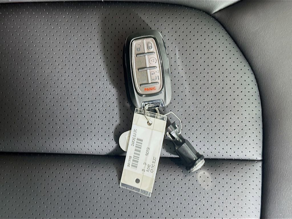 New 2025 Chrysler Pacifica Select w/ Uconnect Theater Family Group image 20