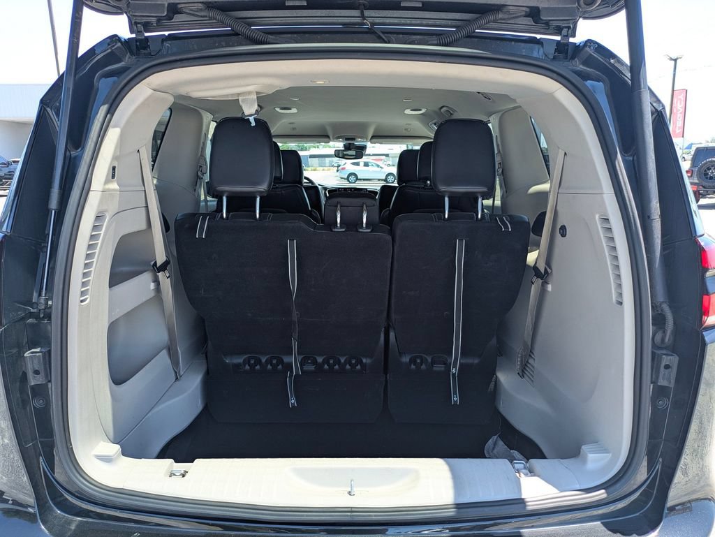 Used 2023 Chrysler Pacifica Touring-L FWD image 28