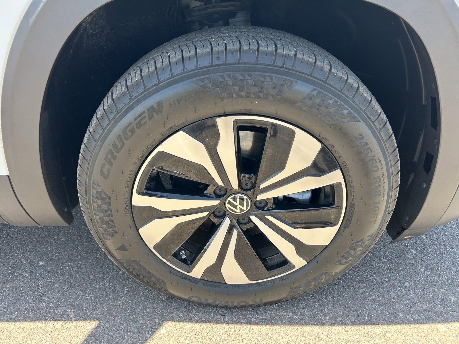 Used 2024 Volkswagen Atlas Cross Sport SE FWD image 9