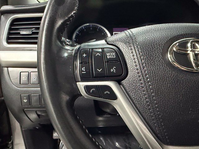 Used 2018 Toyota Highlander Limited AWD/4WD image 19