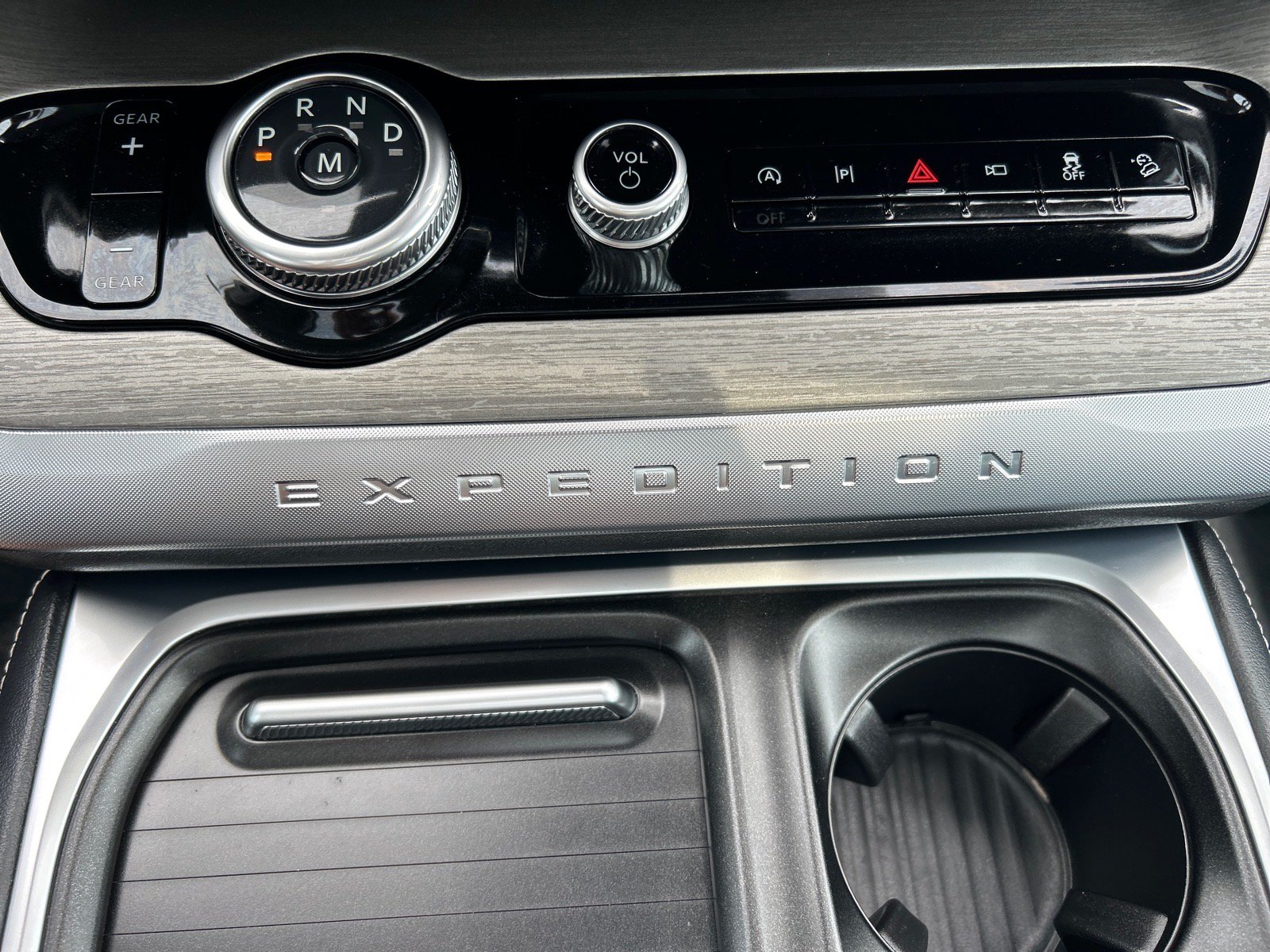 Certified 2025 Ford Expedition Max Platinum w/ Driver's Package AWD/4WD image 35