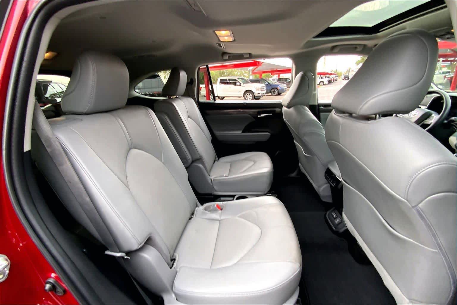 Used 2023 Toyota Highlander Limited FWD image 20