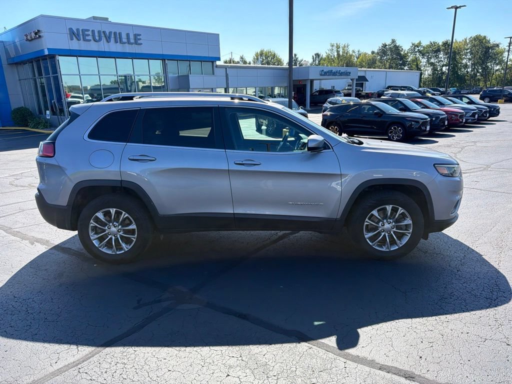 Used 2019 Jeep Cherokee Latitude Plus w/ Cold Weather Group AWD/4WD image 3