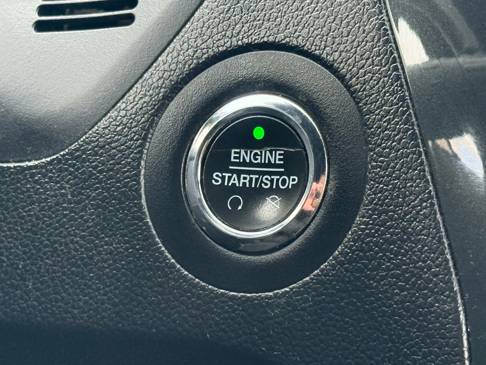 Used 2018 Ford Explorer XLT image 39