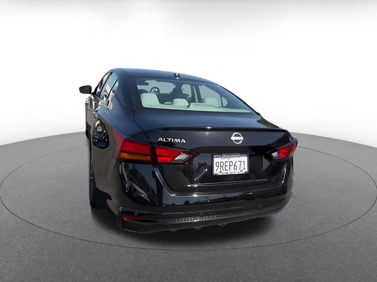 Used 2025 Nissan Altima 2.5 SV image 11