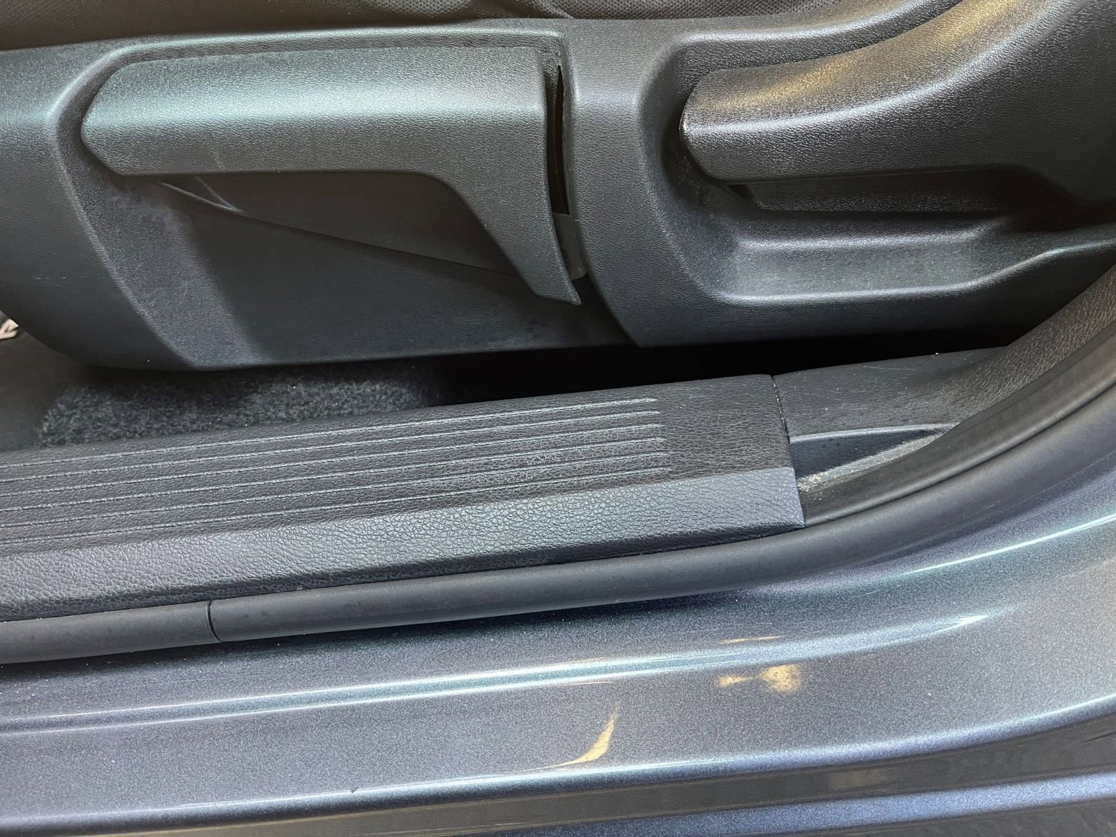 Used 2023 Nissan Rogue S image 22