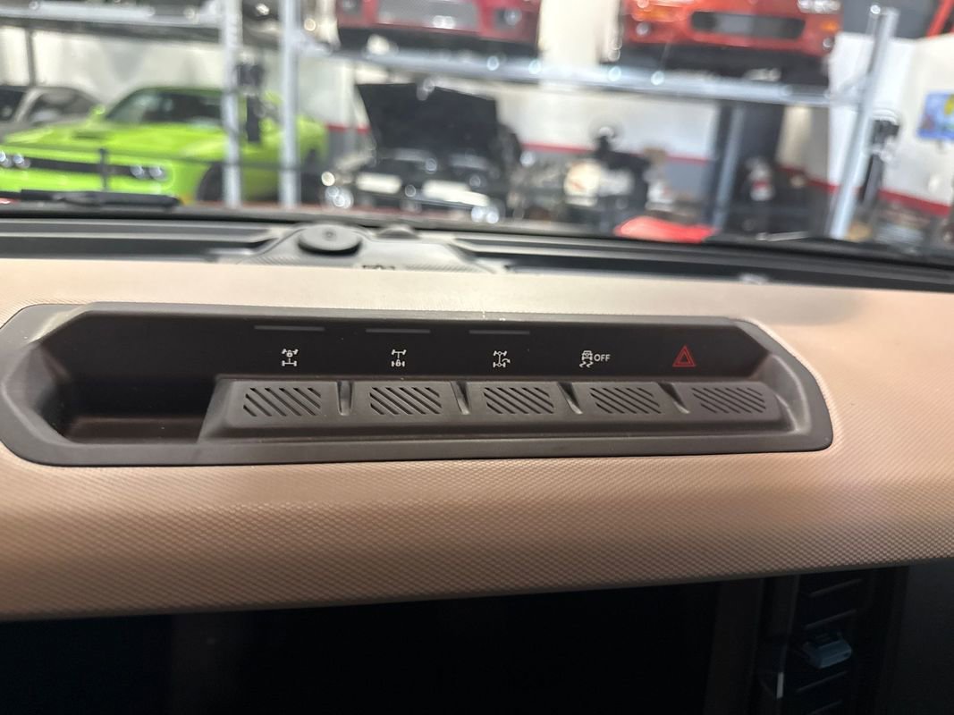 Used 2023 Ford Bronco Wildtrak image 78