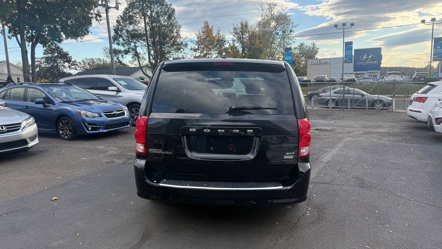 Used 2016 Dodge Grand Caravan SXT image 4