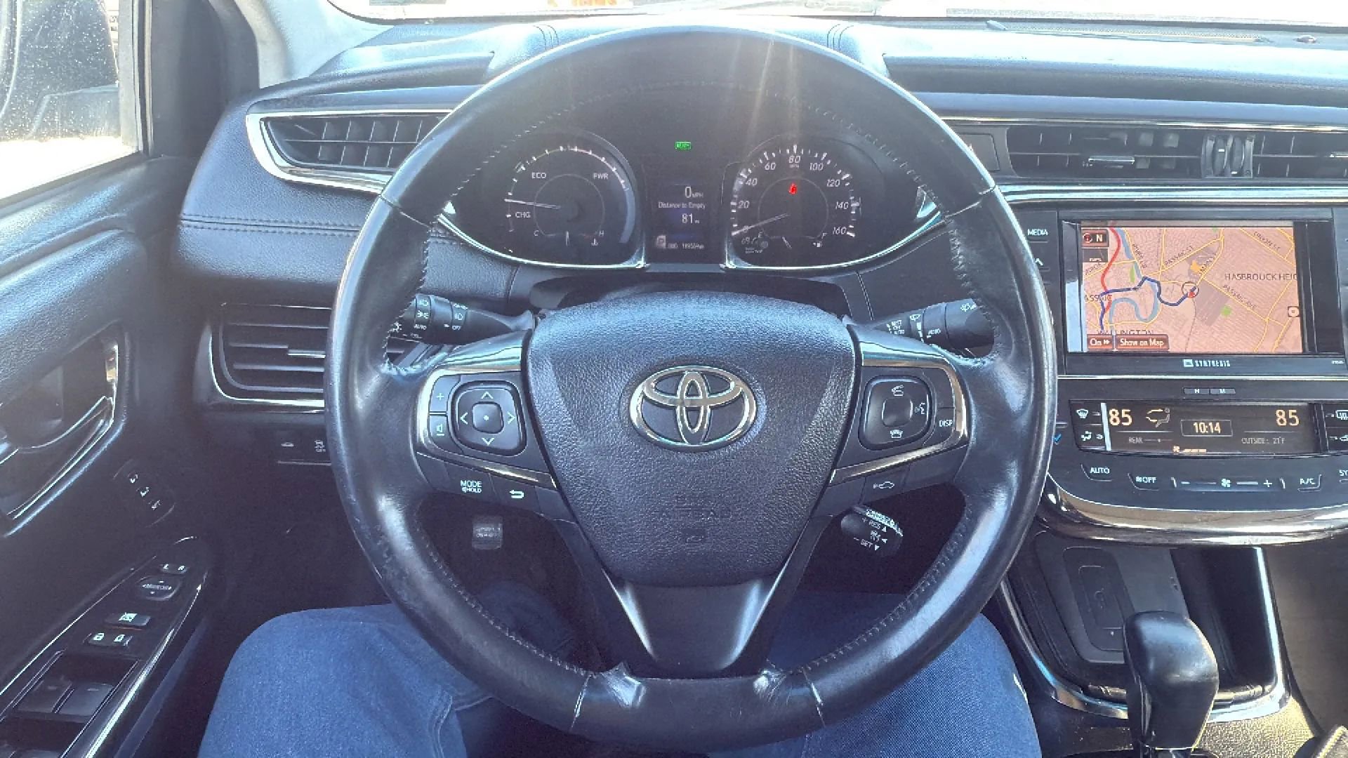 Used 2014 Toyota Avalon Limited w/ Technology Package FWD image 10