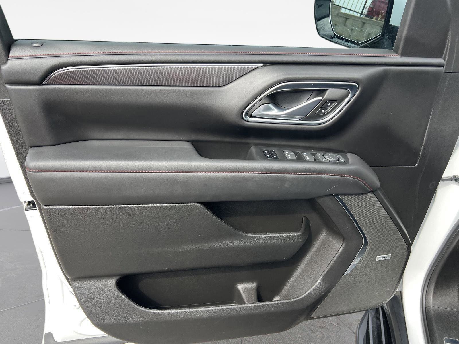 Used 2023 Chevrolet Suburban RST w/ Luxury Package image 15