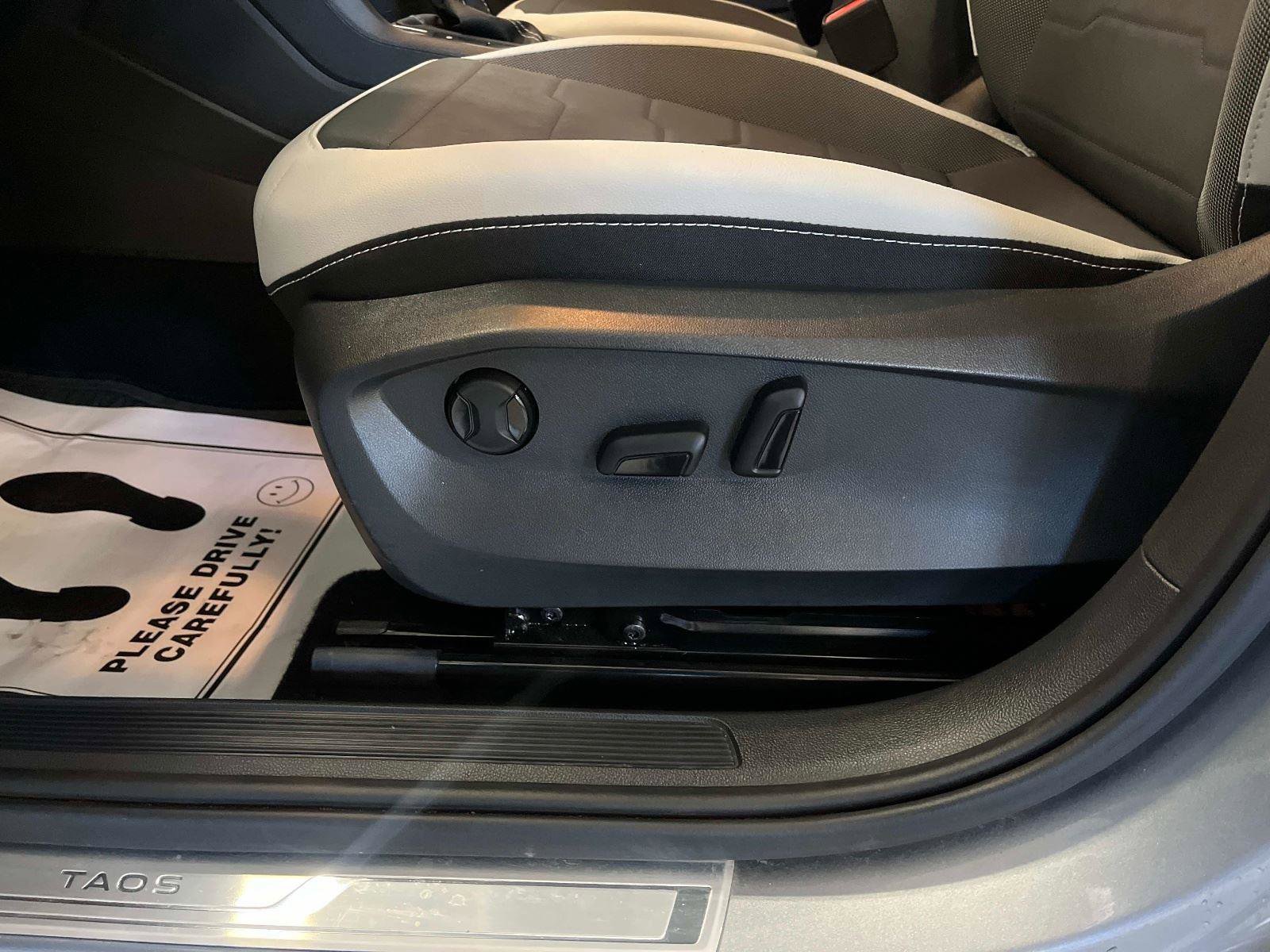 Used 2025 Volkswagen Taos SE image 20