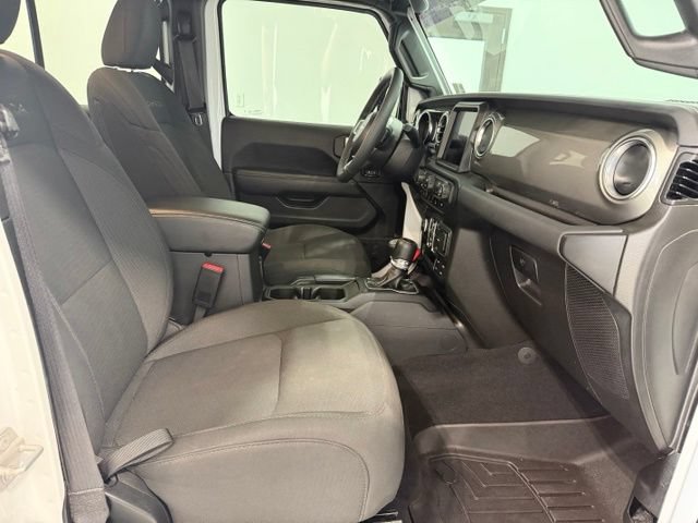 Used 2023 Jeep Wrangler Unlimited Sahara w/ Cold Weather Group AWD/4WD image 22