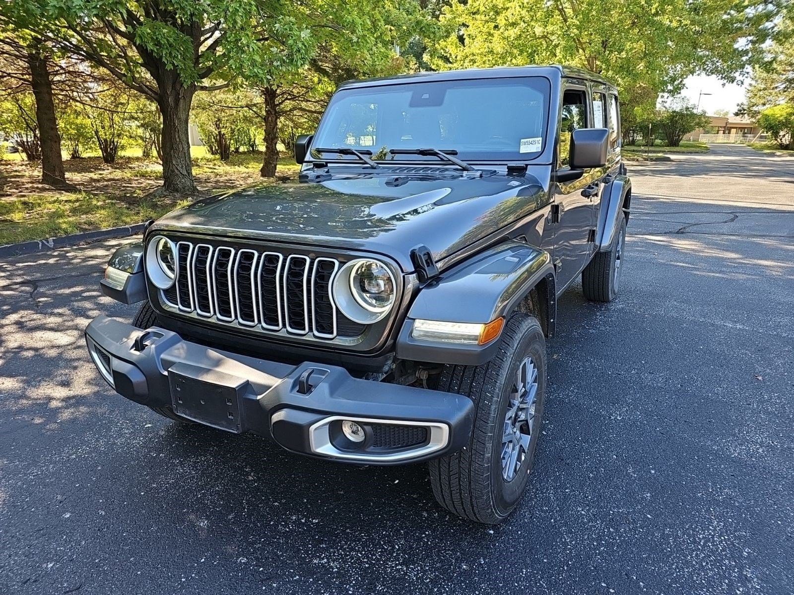 Used 2025 Jeep Wrangler Unlimited Sahara AWD/4WD image 2