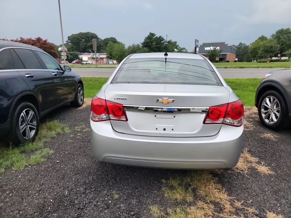 Used 2011 Chevrolet Cruze LS w/ Connectivity Package FWD image 5