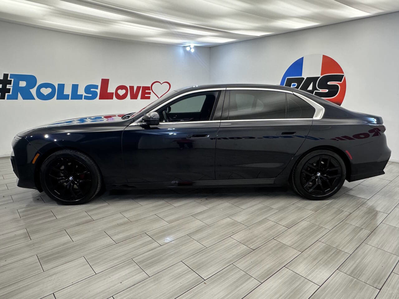 Used 2024 BMW 740i xDrive AWD/4WD image 2