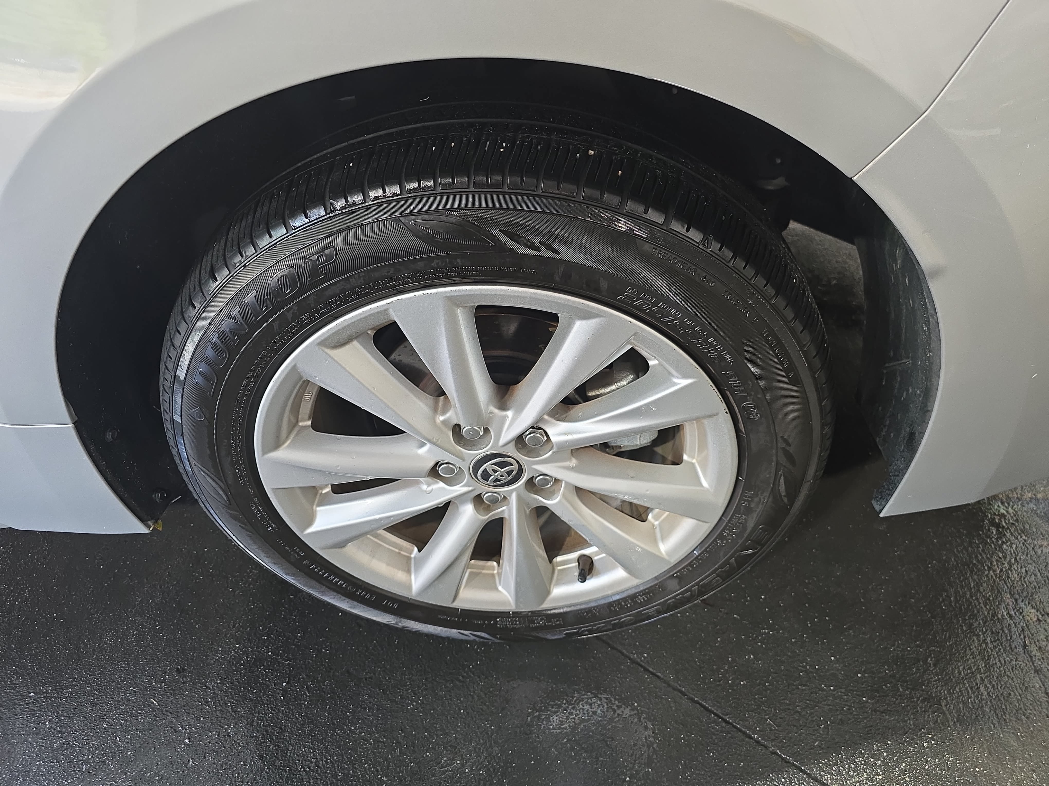 Used 2025 Toyota Corolla LE w/ LE Premium Package FWD image 33