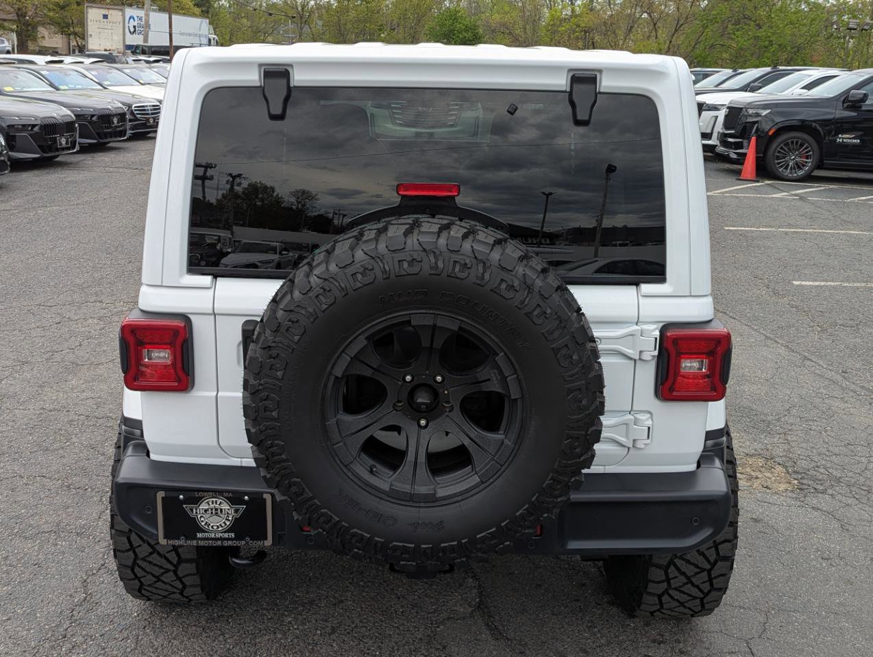 Used 2018 Jeep Wrangler Unlimited Sahara w/ Dual Top Group AWD/4WD image 8