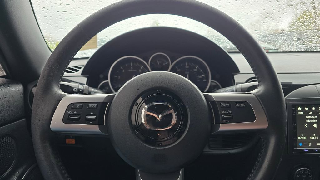 Used 2007 MAZDA MX-5 Miata Grand Touring w/ Premium Pkg image 26