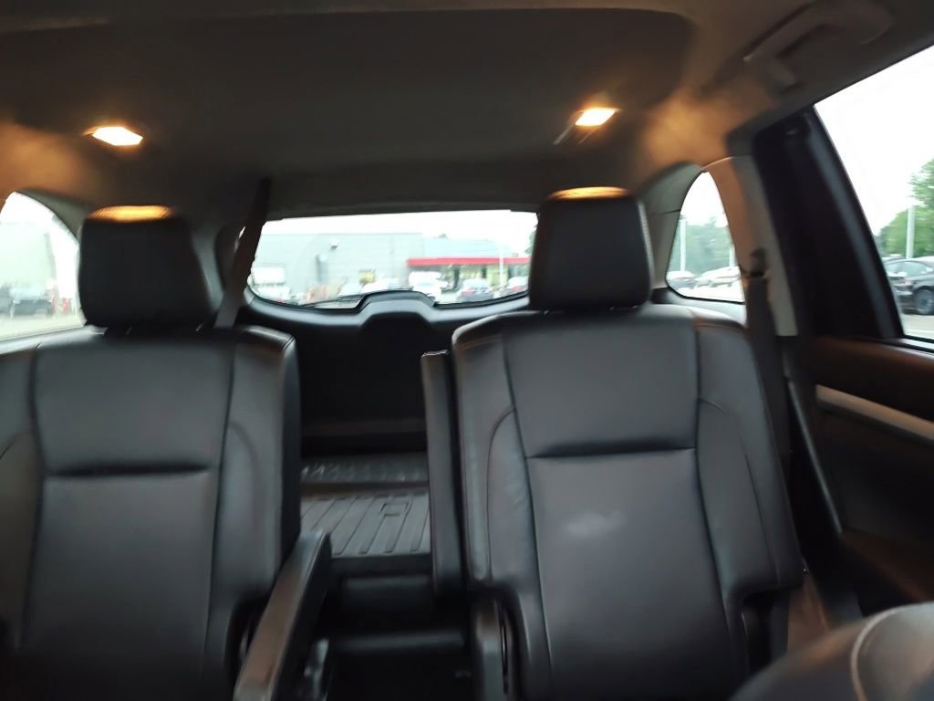 Used 2017 Toyota Highlander XLE AWD/4WD image 9