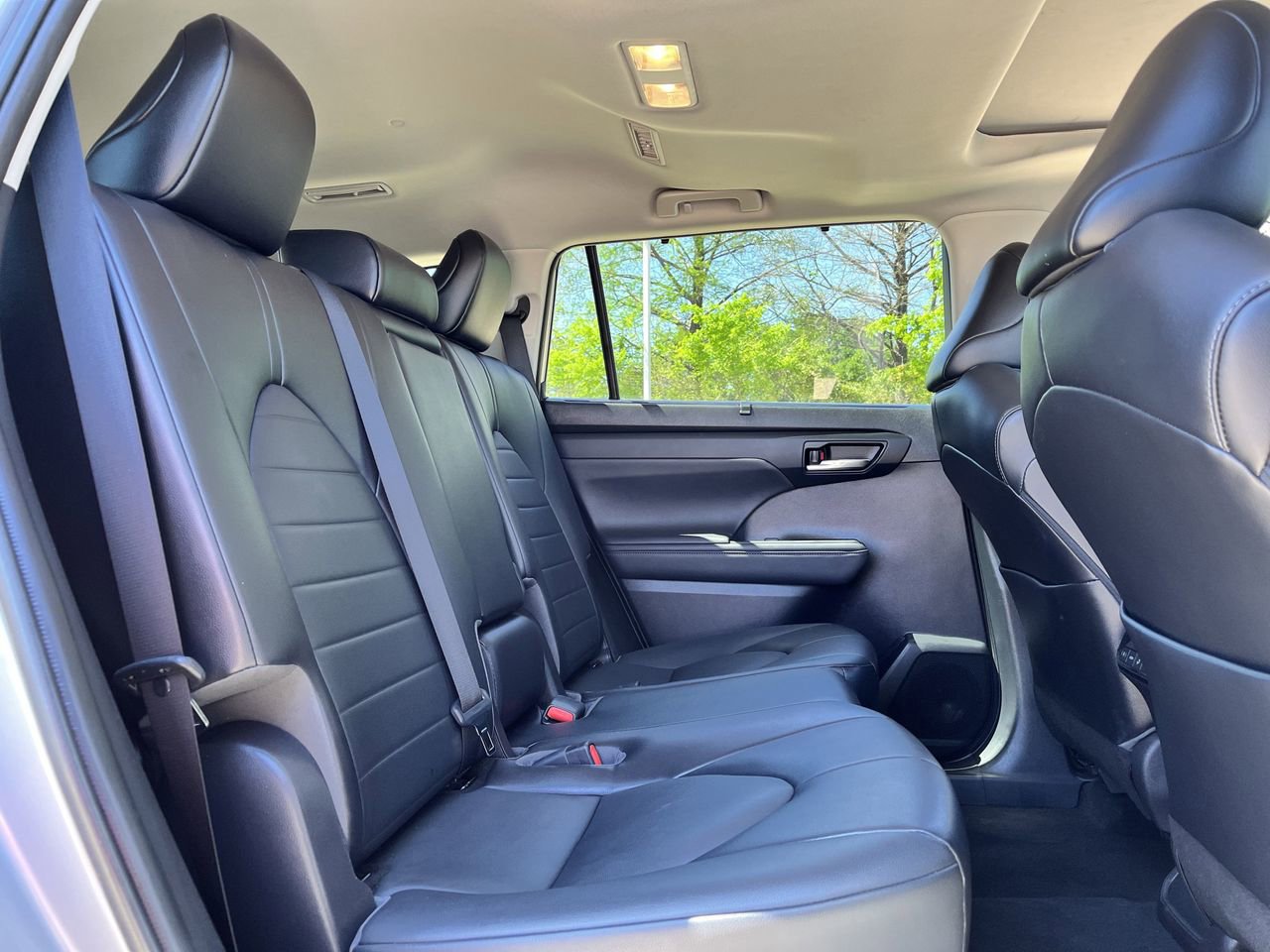 Used 2022 Toyota Highlander XLE image 26