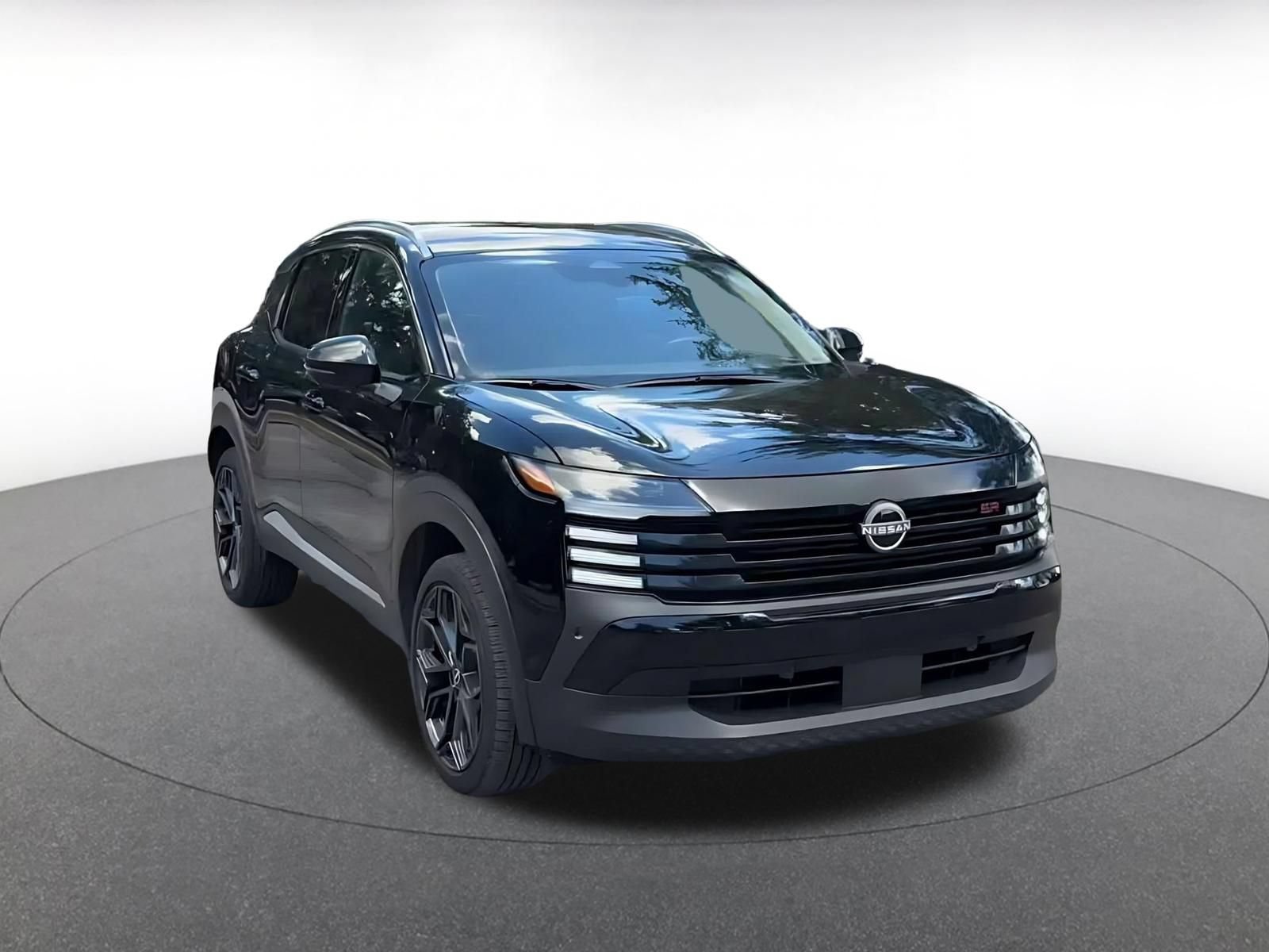Used 2026 Nissan Kicks SR AWD/4WD image 3