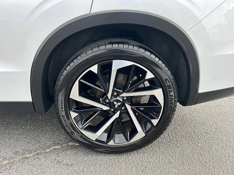 Used 2024 Mitsubishi Outlander AWD image 14