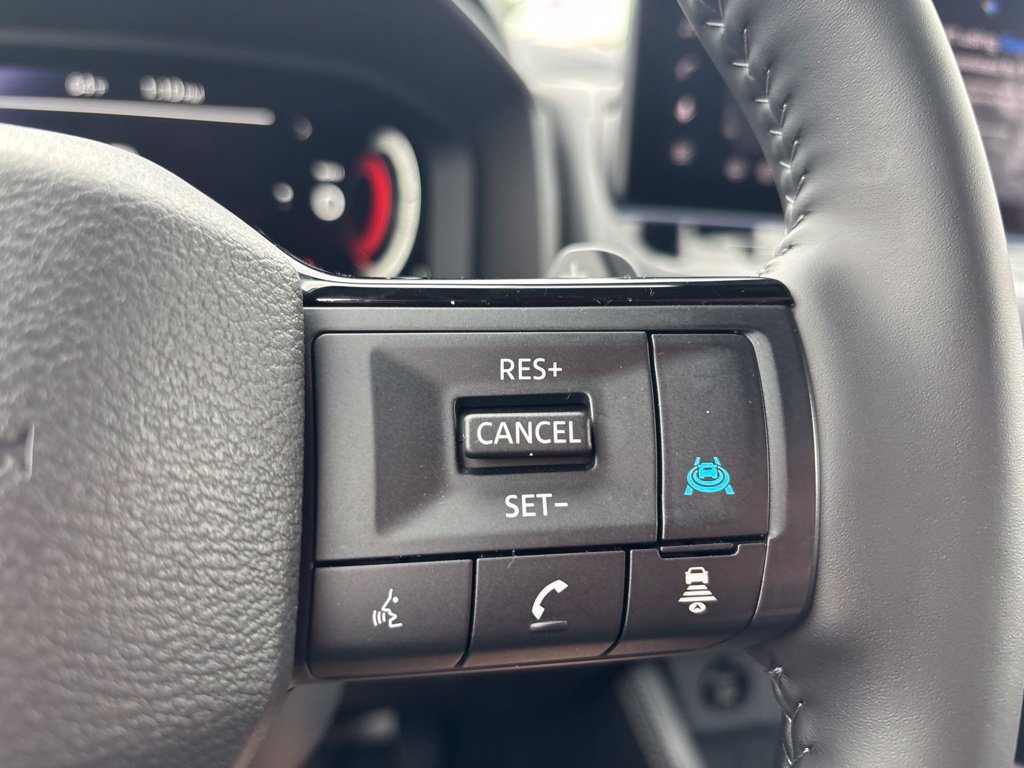 Used 2025 Nissan Rogue Platinum AWD/4WD image 24