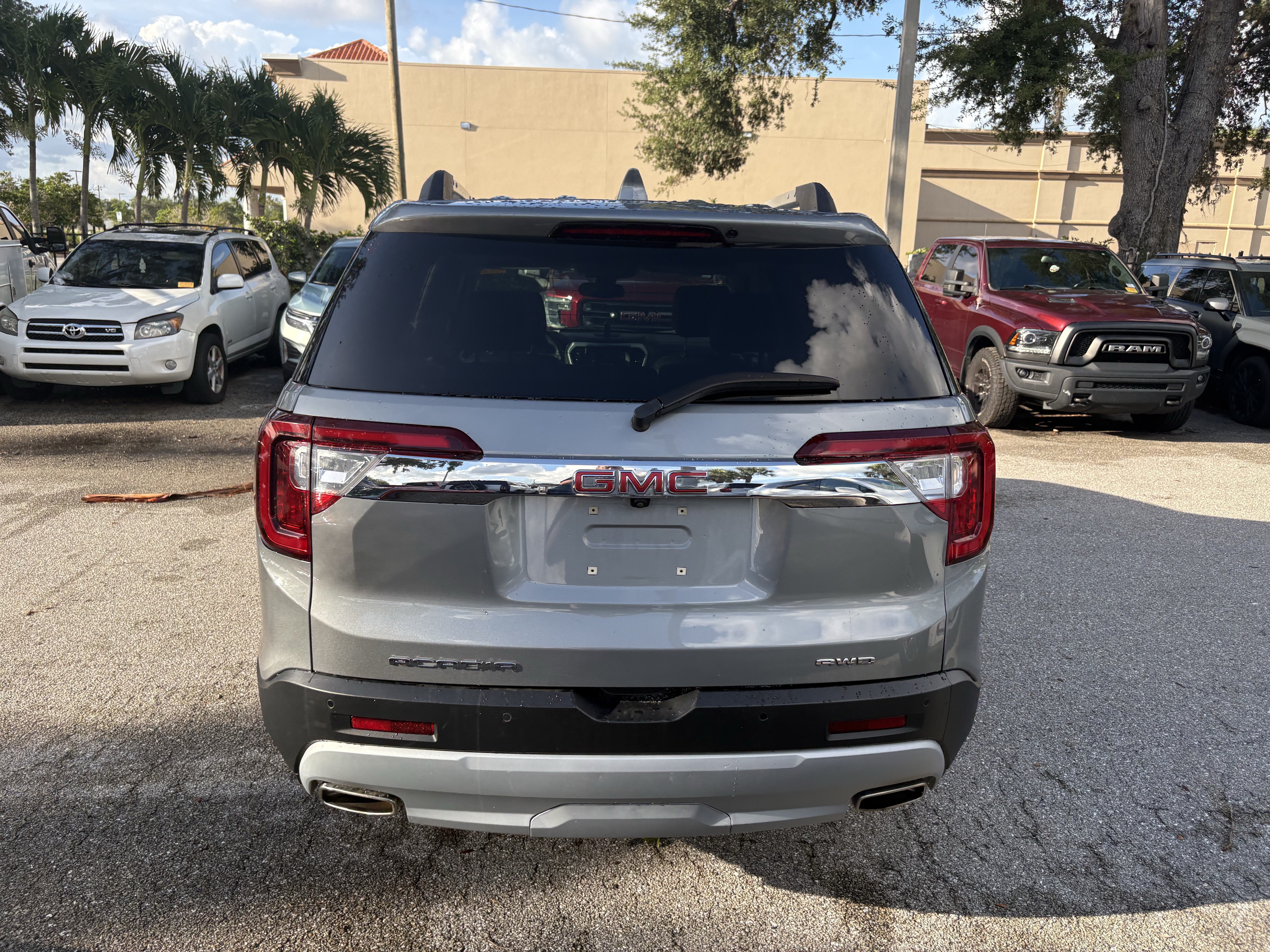 Used 2023 GMC Acadia SLT AWD/4WD image 6