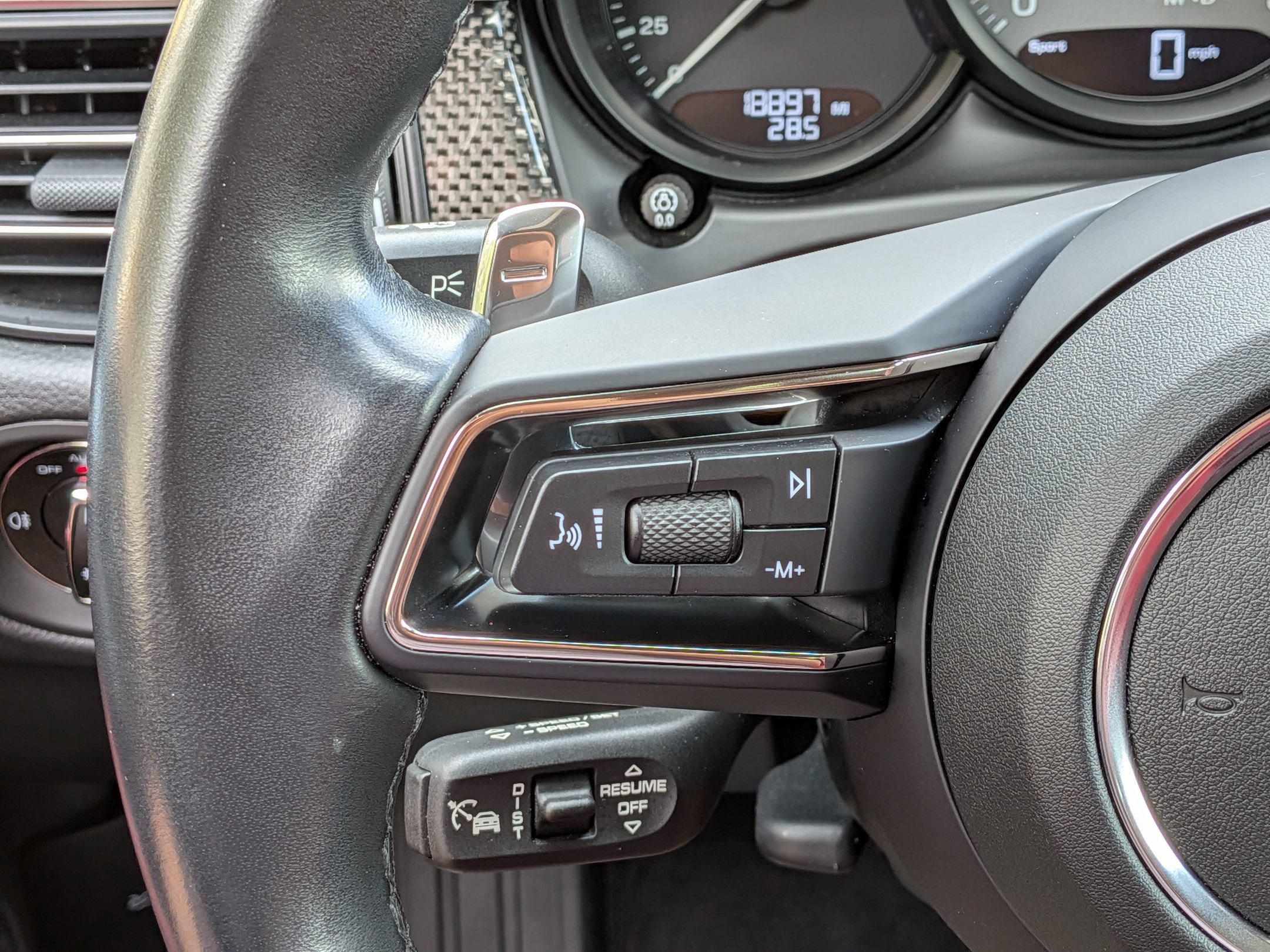 Certified 2024 Porsche Macan S AWD/4WD image 9