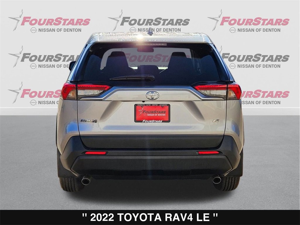 Used 2022 Toyota RAV4 LE image 5
